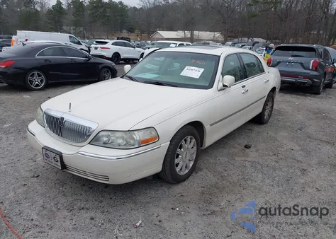 2007 Lincoln Town Car Signature Limited z USA, uszkodzony, nr VIN 1LNHM82W77Y636607